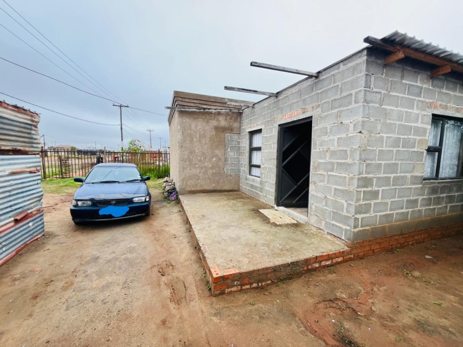 2 Bedroom Property for Sale in Caleb Motsoabi Free State